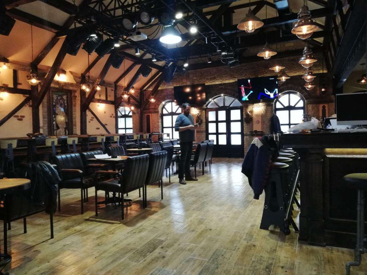 Hotel Oldbrick Pub Sombor Exterior foto