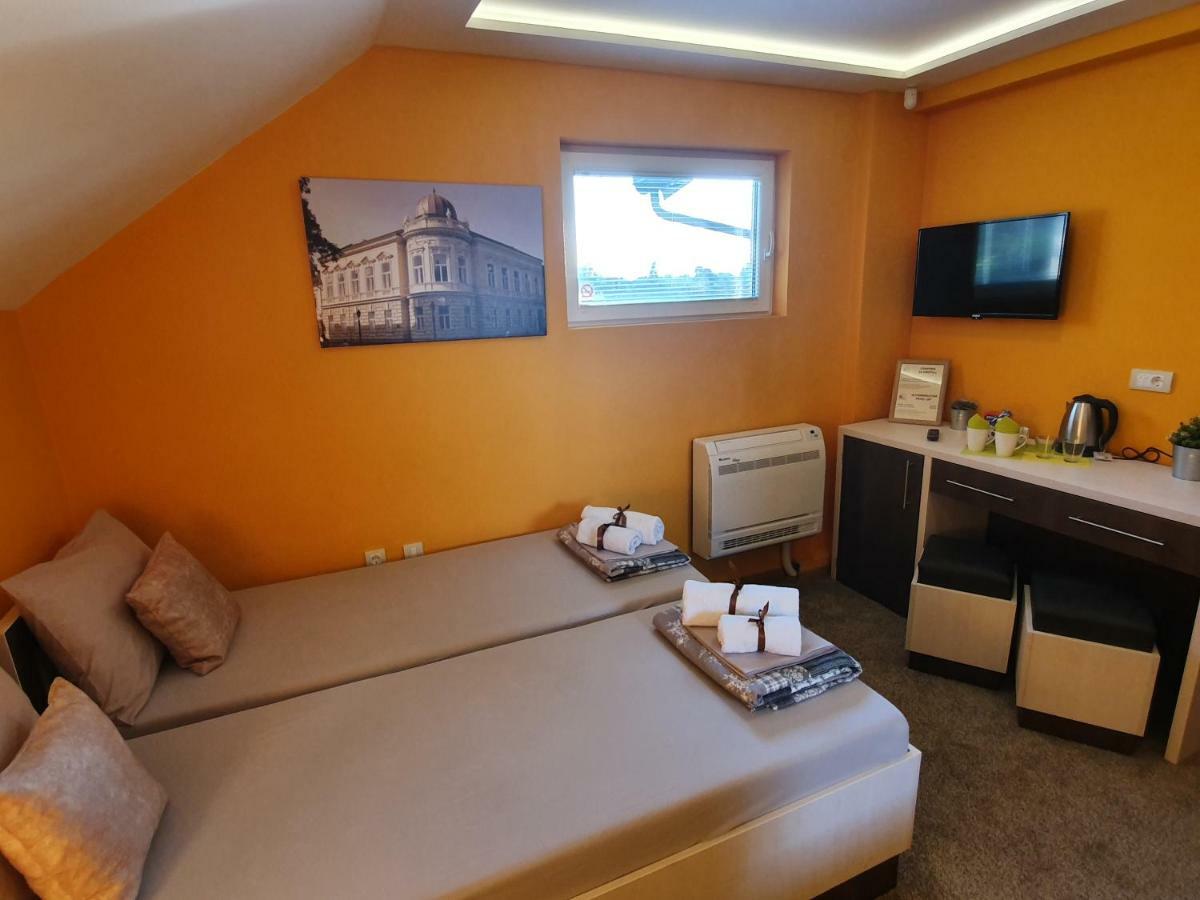 Hotel Oldbrick Pub Sombor Exterior foto