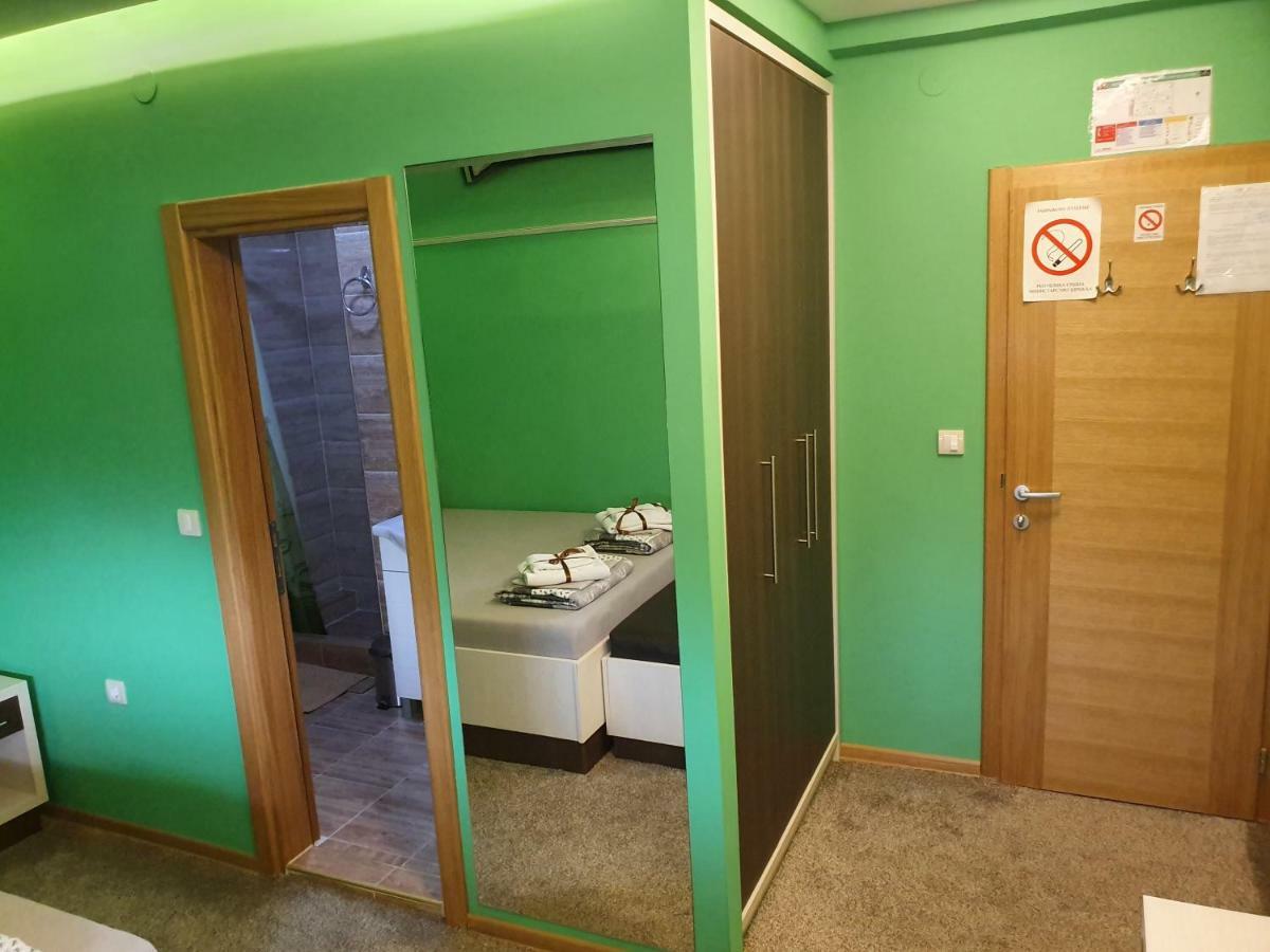 Hotel Oldbrick Pub Sombor Exterior foto
