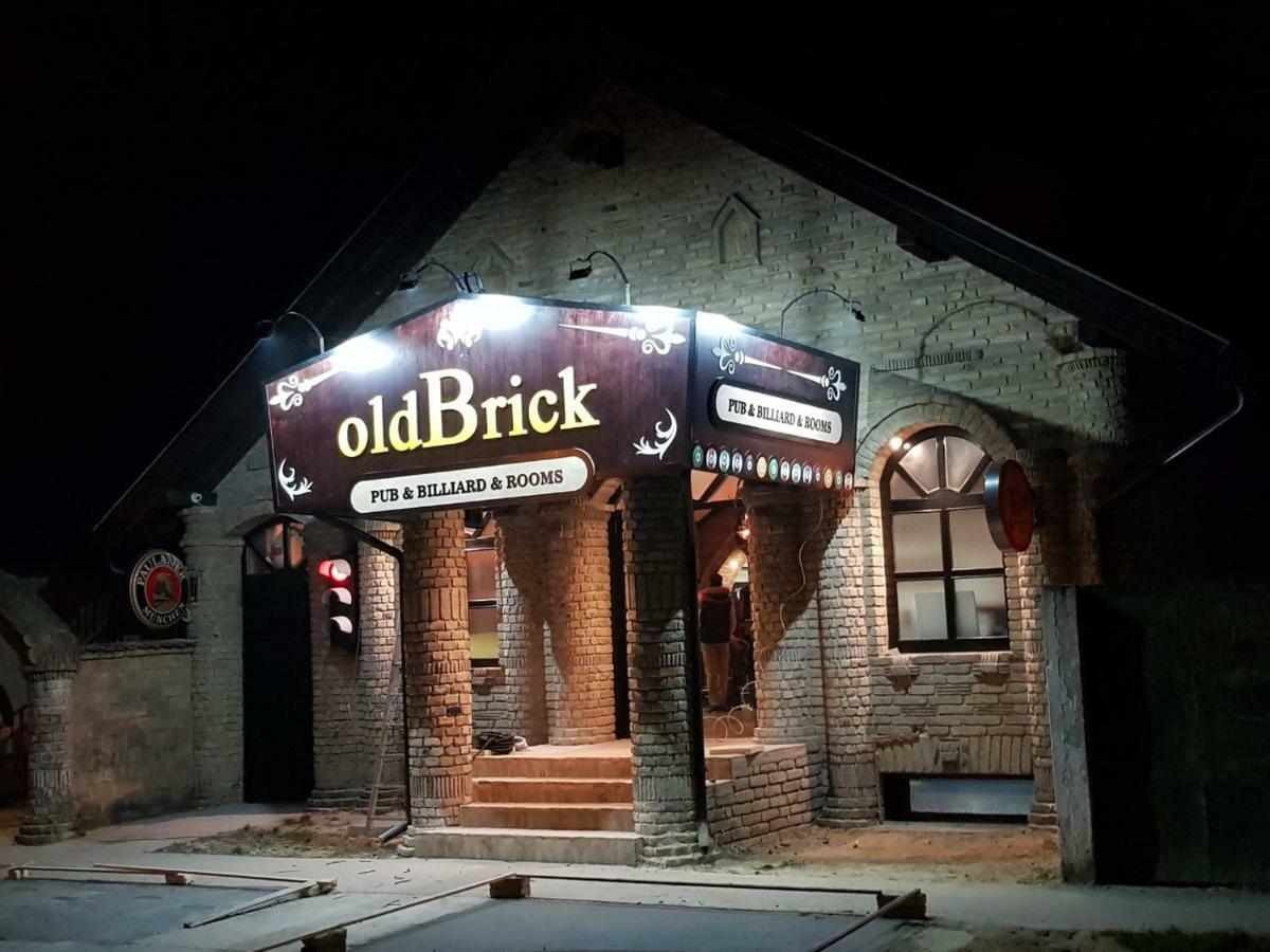 Hotel Oldbrick Pub Sombor Exterior foto