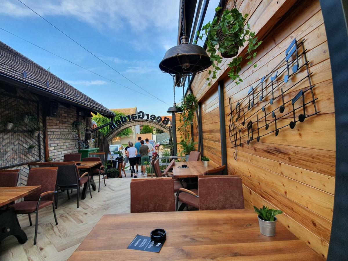 Hotel Oldbrick Pub Sombor Exterior foto